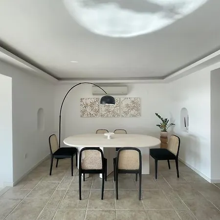 Private 5-bedroom With Pool And Sea View In Villa