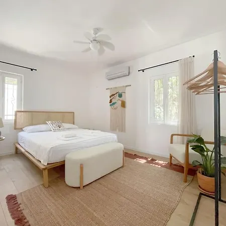 Private 5-bedroom With Pool And Sea View In