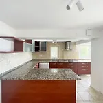 Private 5-bedroom With Pool And Sea View In Vilă