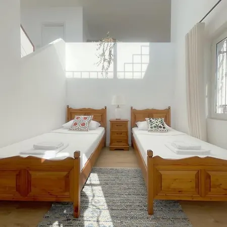 Private 5-bedroom With Pool And Sea View In וילה *