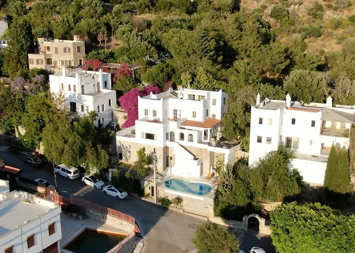 Private 5-bedroom With Pool And Sea View In Villa