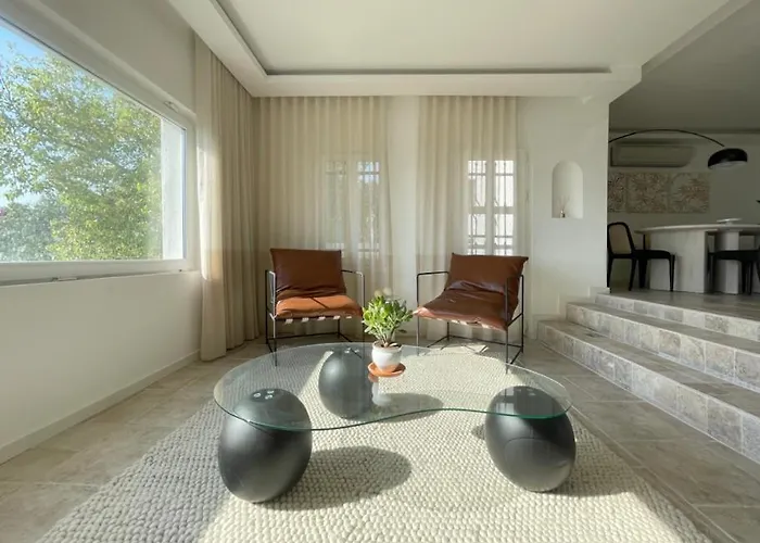 Villa Private 5-bedroom With Pool And Sea View In *